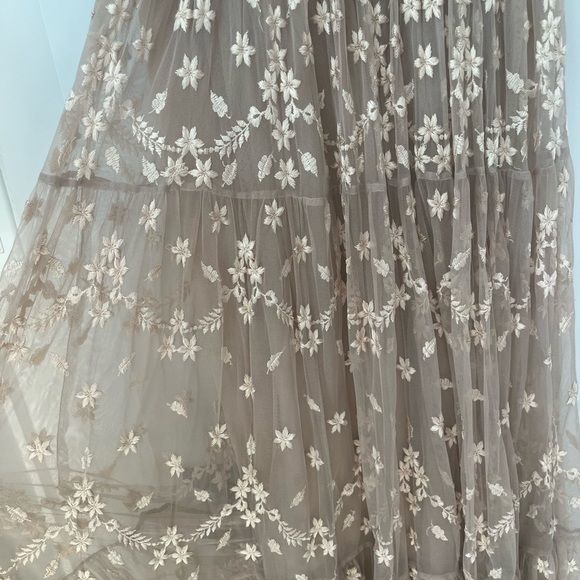 Needle and thread embellished gown! Good condition! - Picture 2 of 8